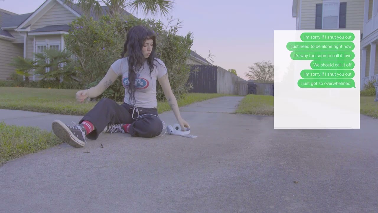 Ver Noelle Sucks - "CLUMSY" music video en YouTube Ver Noelle Sucks - "CLUMSY" music video en YouTube