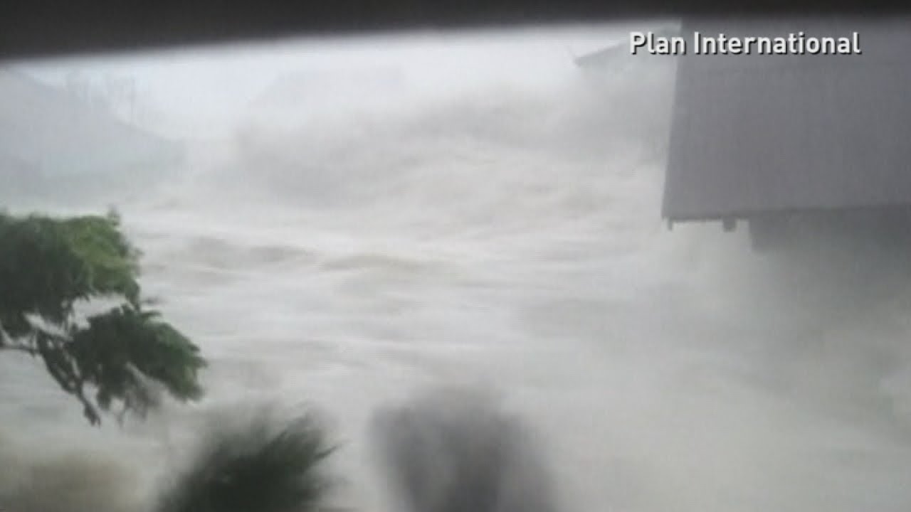 Dramatic footage Moment Typhoon Haiyan washes away Philippines house