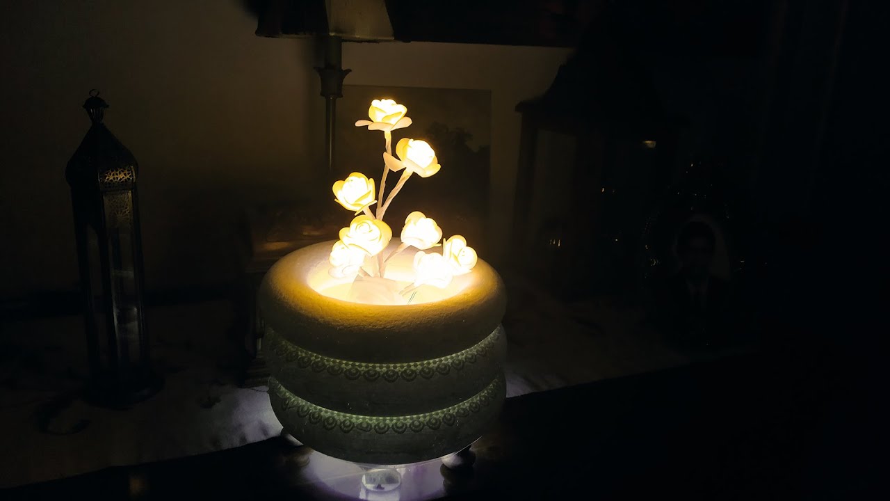 Lámpara de porexpán decorada