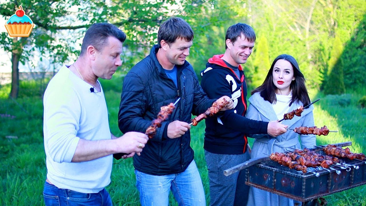 Шашлык в томатном маринаде на МАЕВКУ! - ну, оОчень вкусный!