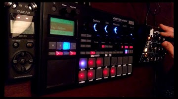 Video Moog Minitaur vs Korg Electribe "something different" live house jam