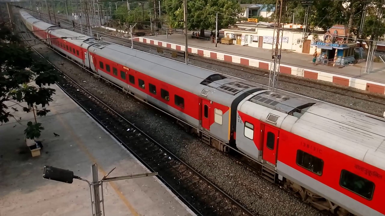 22808 Chennai Santragachi Ac express makes it way out of Chennai. - YouTube