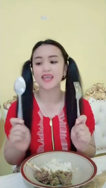 pura pura jadi orang kaya makan pake garpu Ama sendok🤭#short