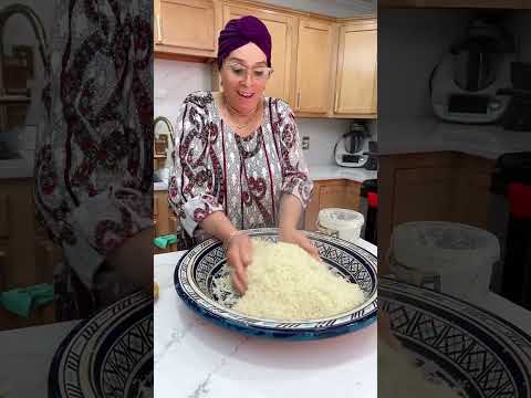 الكسكس بالسمن كيعطيه واحد المذاق يا سلام ماشي بكنور البنة