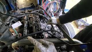 injectors replace on my semi truck pt1. ( removing valve cover and doing cut out test)