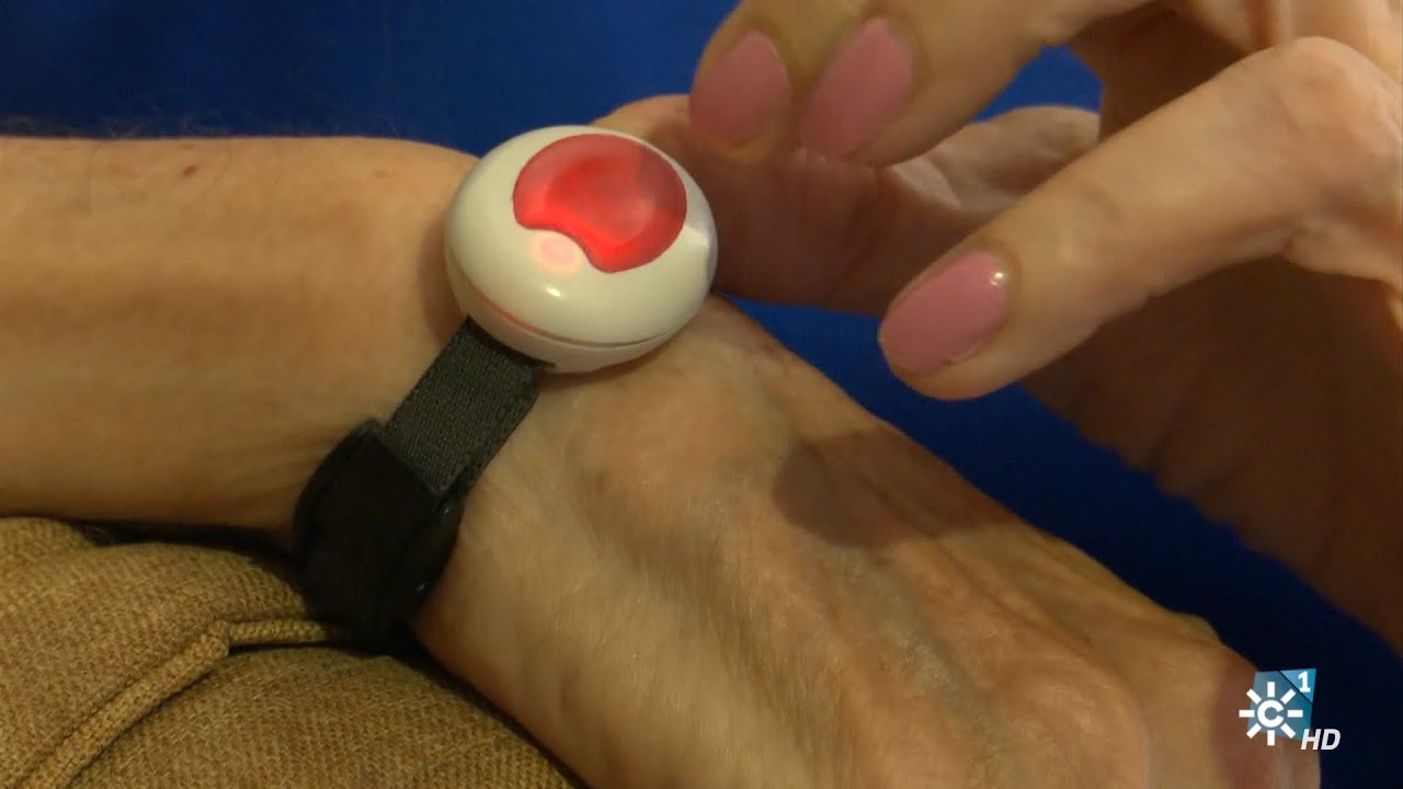 El Servicio Andaluz de Teleasistencia, el botón rojo, contra la soledad y para emergencias