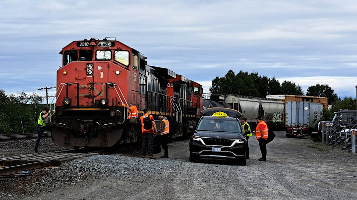 RAREST BUT WEIRDEST CATCH EVER! C44-9WL LEADS A CN LOCAL TRAIN DOING A CREW CHANGE HERE!