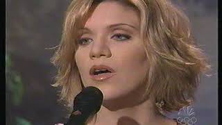 Alison Krauss - You Will Be My Ain True Love - Tonight Show 2004