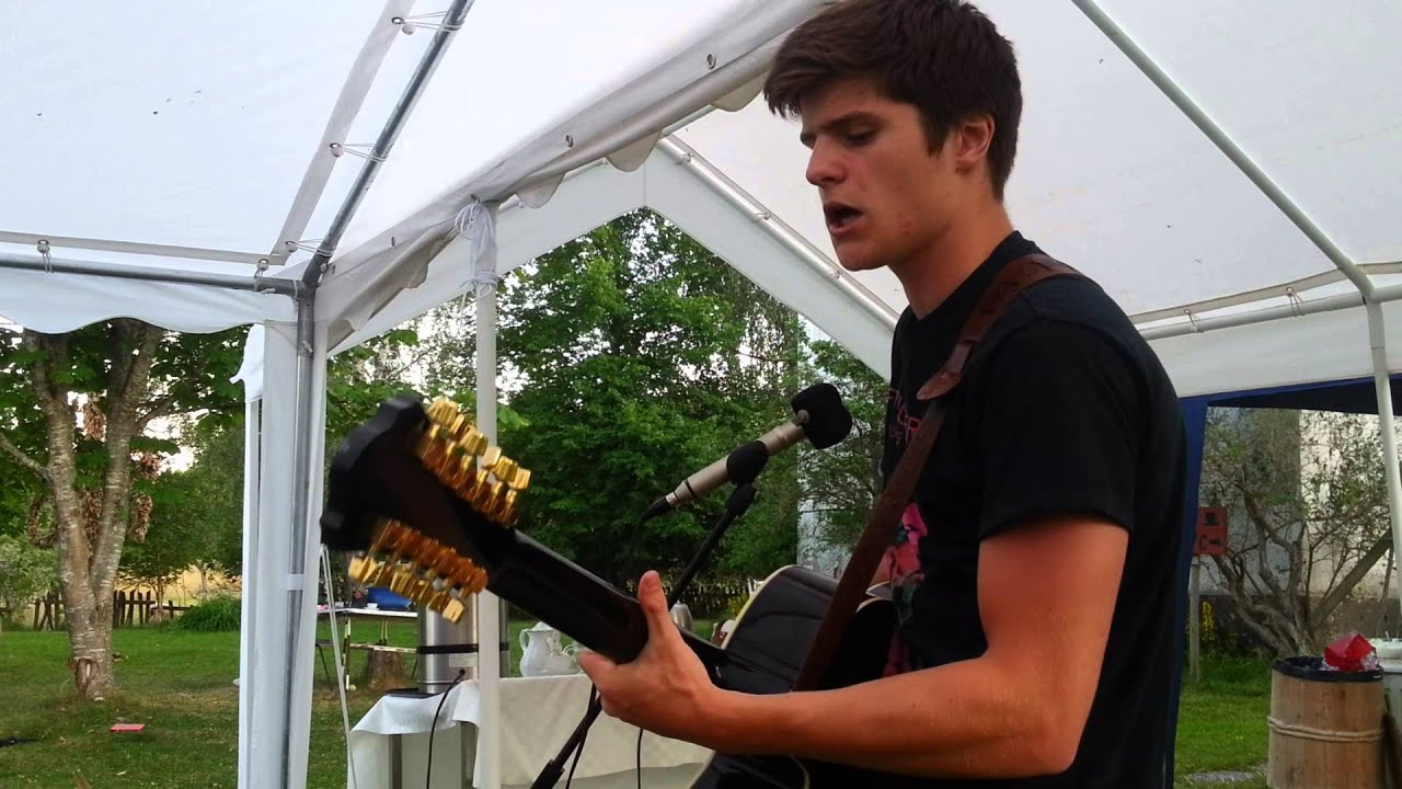 Axel Asp - Free Fallin' - live i Smultronboda - YouTube