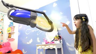 Пылесос стал РАКЕТОЙ и УЛЕТЕЛ в окно!! Веселая Бабуля превратила пылесос в холодильник и радио. Пылесос стал РАКЕТОЙ и УЛЕТЕЛ в окно!! Веселая Бабуля превратила пылесос в холодильник и радио.