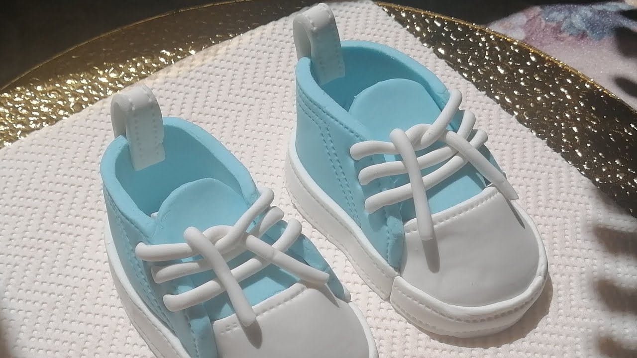 تشكيل حذاء البيبي بعجينة السكر