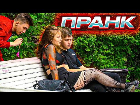 Видео: ЩЕКОЧУ КРАСИВЫХ ДЕВУШЕК ПРАНК / ЩЕКОТКА / Реакция людей на назойливых насекомых TICKLE PRANK