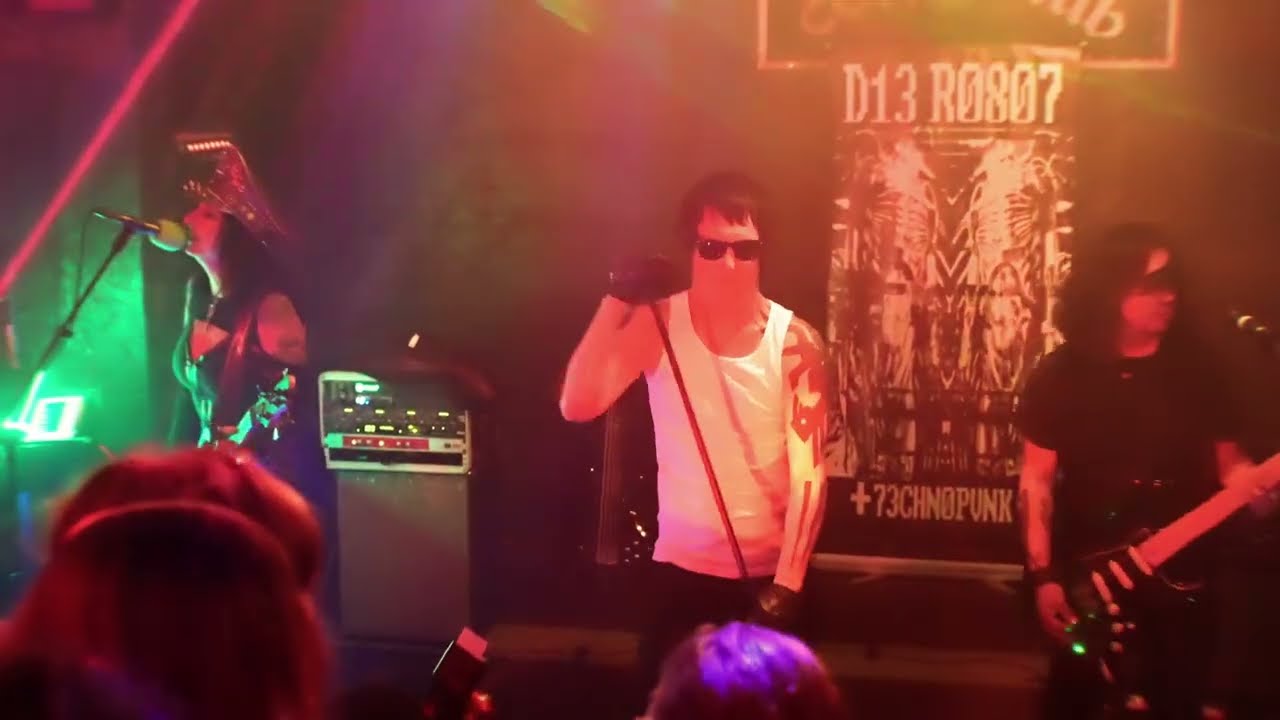 Die Robot - Beautiful Skin (Live at The Coffin Club Sold Out Show OFTS Fest)