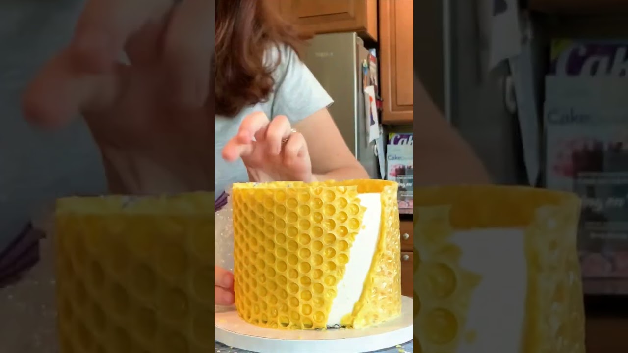 Honey Bee Cake Decoration 