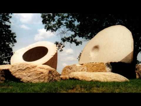 isamu-noguchi-野口勇-1904–1988-sculptors-and-designers-american