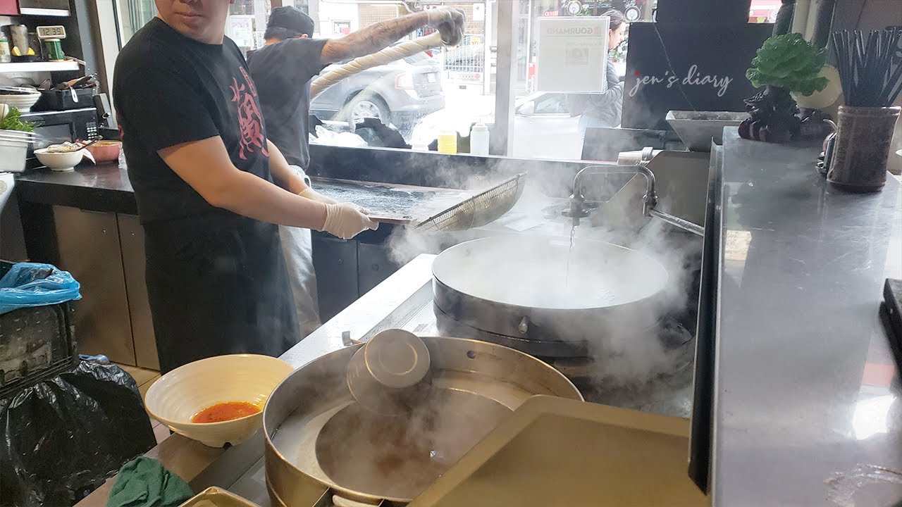 ⁣Hand-pulled Noodles in Montreal (Chinatown) | PRECOVID