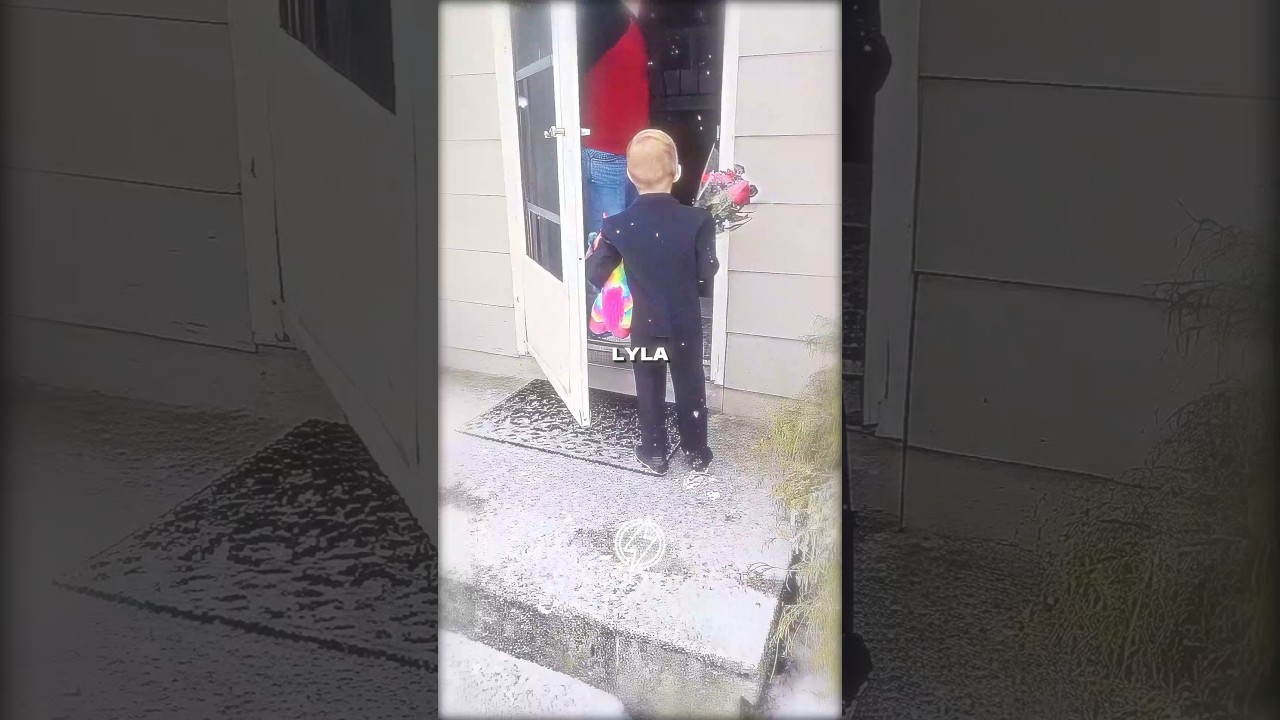 Little boy gives a bouquet to his Val ❤️