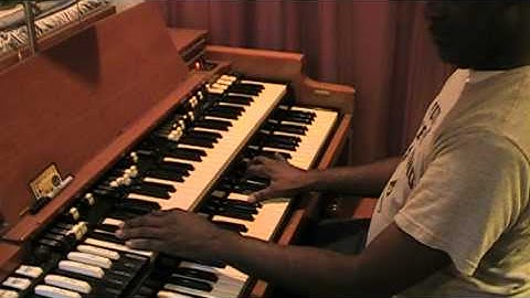 Trying Out Recently Rebuilt Leslie 122 Amplifier