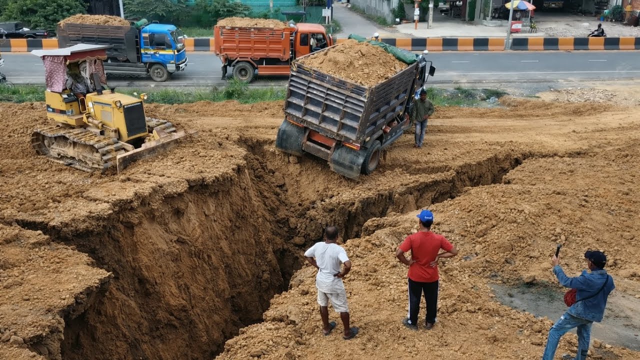 Complete The Land !!! 5T Dump Trucks With Mini Bulldozer Processing New Land