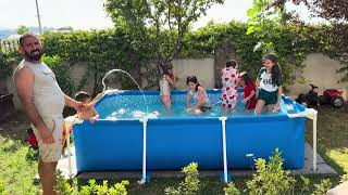 Poyraz Eli̇f Bahçede Su Savaşi