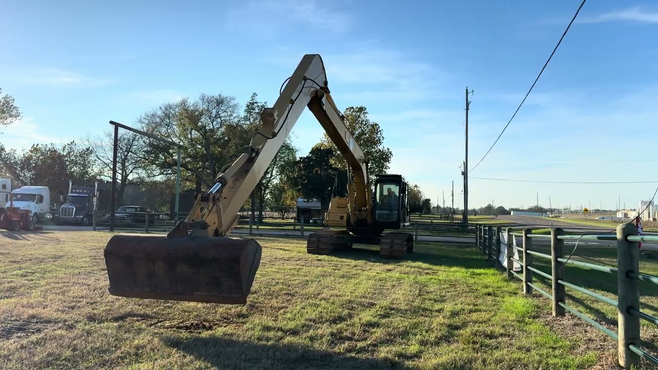 Lot 300 - CAT 322C L 