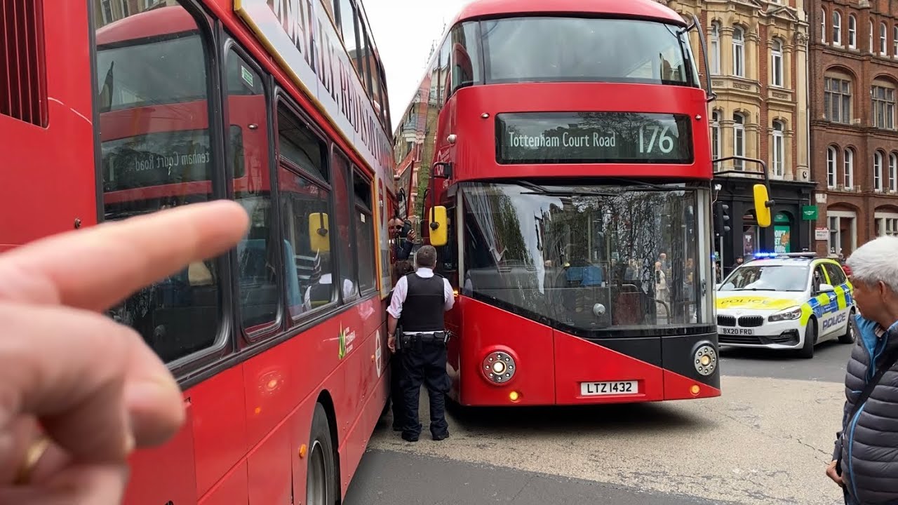 2 London Buses Cause Traffic in Central London and Police Solve Minor Issue