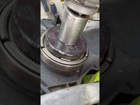 Cum desfac eu ambreiajul la drujba ! #ambreiaj #drujba #clutch #chainsaw