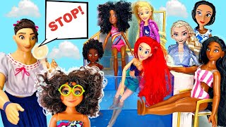 Fiesta En La Piscina De Muñecas Y Princesas Disney Encanto Mirabel | Videos Divertidos Para Niños