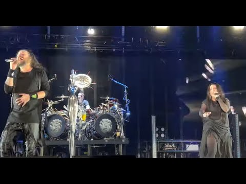 EVANESCENCE's Amy Lee joined KORN for "Freak On A Leash" in Denver - now on line