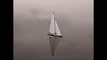 RC sailboat - DragonForce 65, testing custom sails in light wind conditions