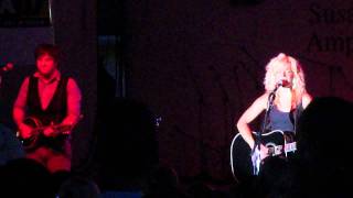 The Band Perry - Walk Me Down the Middle 8-17-11