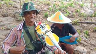 Download Lagu Duet Pak Saman dan Pak Amir di Ladang Saat Tanam Kacang (ngguda sagele) Bersama Orang-orang Poja MP3