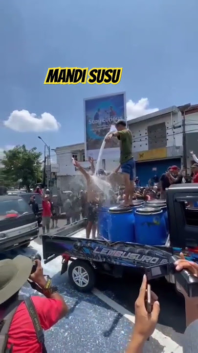 Viral.. Warga mandi susu di boyolali.. Kira2 kenapa?
