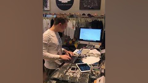 Buying clothes with Bitcoin in Vienna with Safex Wallet