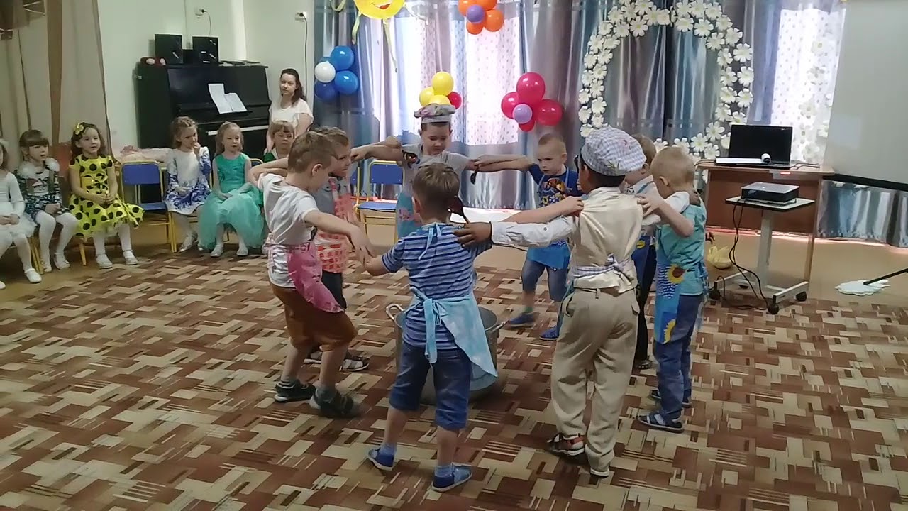 Танец мальчиков старшей группы. Танец мальчиков в детском саду. Танец мальчиков в ДОУ. Танцы для мальчиков. Пацан танцует в детском садике.