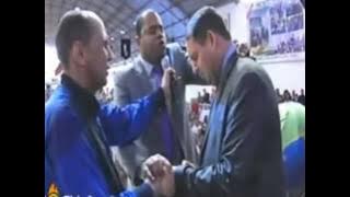 Pastor Adão Santos e Pr. Angelo Galvão profetizando pra Pr.Bruno Hassan