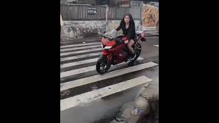 Story Wa lady biker r15v3