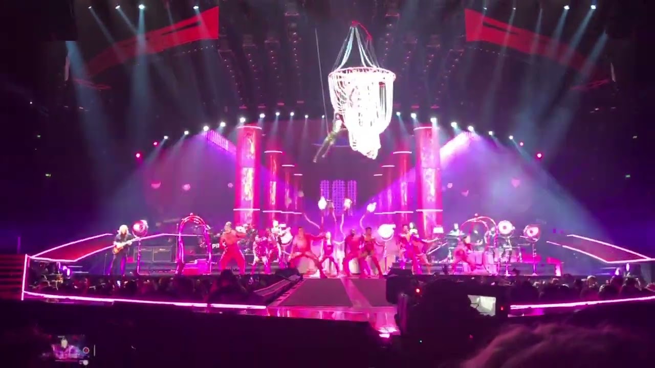 P!nk - Get the Party Started - Opening - The Beautiful Trauma World Tour - 2018