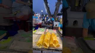 Let’s try roti with avocado and coconut 🫓 🥑🥥 at Nan’s night market….#roti #streetfood #thailand