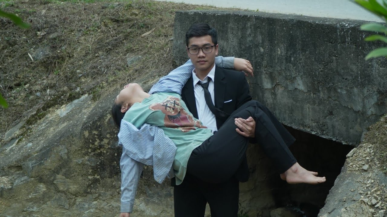 Добрый молодой мэр: спасает бедную девочку от косы Смерти | Ly Tieu Nhien