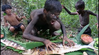 Primitive Technology - Eating delicious - Smart boy cooking Big fish by Primitive Technology KH. 3,441 views 5 months ago 8 minutes, 37 seconds