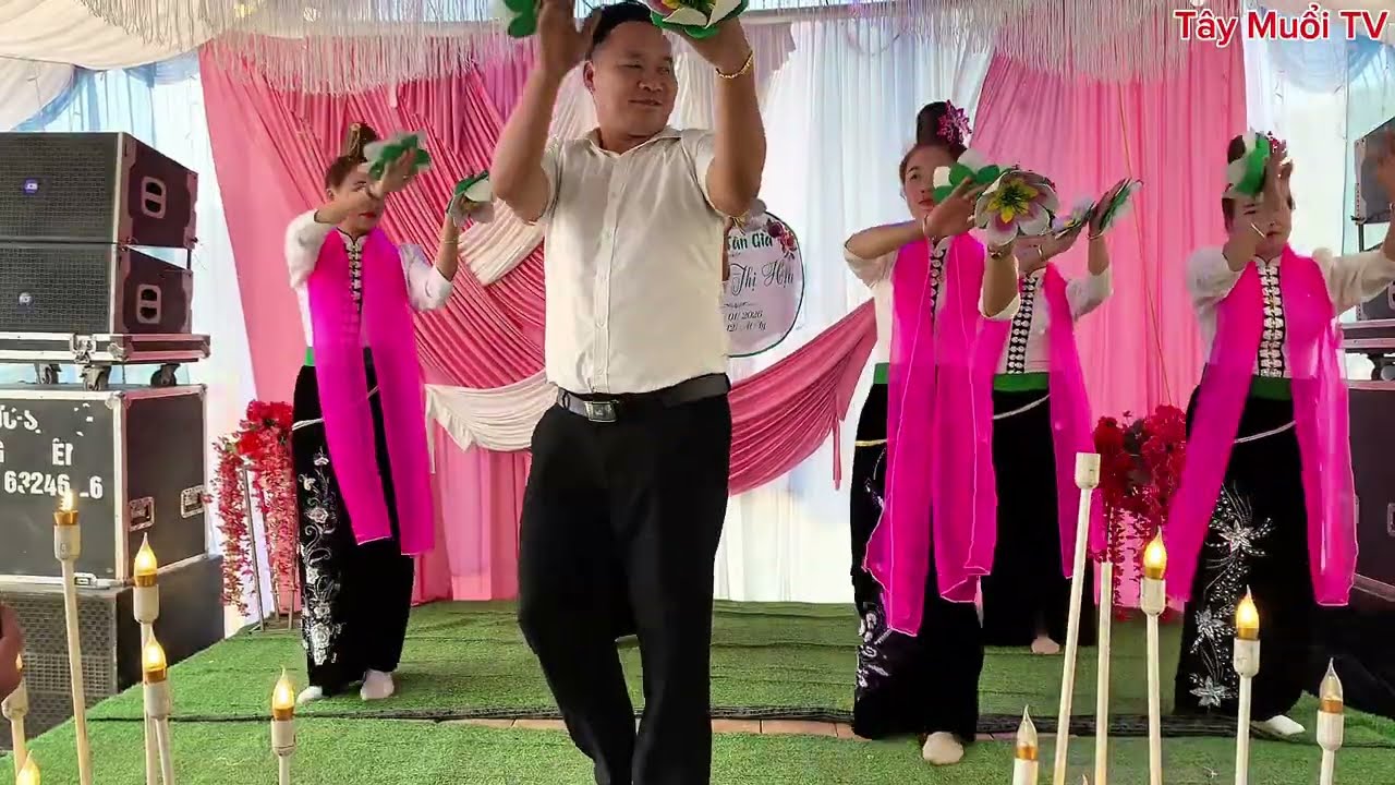 Đội Văn Nghệ Chủ Kênh Lên Múa Mừng Tân Gia Chị Hịa Bản Hốc Mường Thín Tuần Giáo