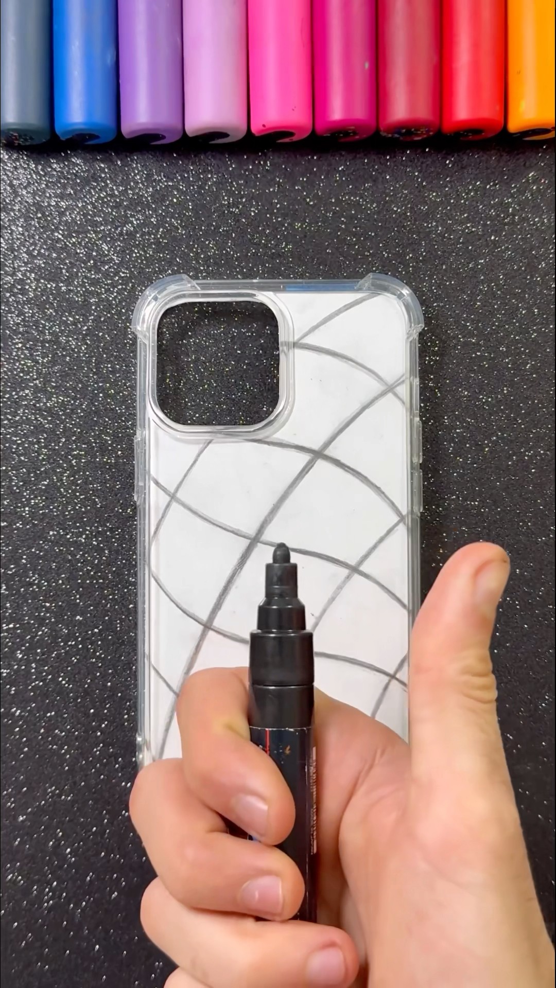 Easy Phone Cover Idea with Paint Markers! ?✨? #colors #visualart #diy