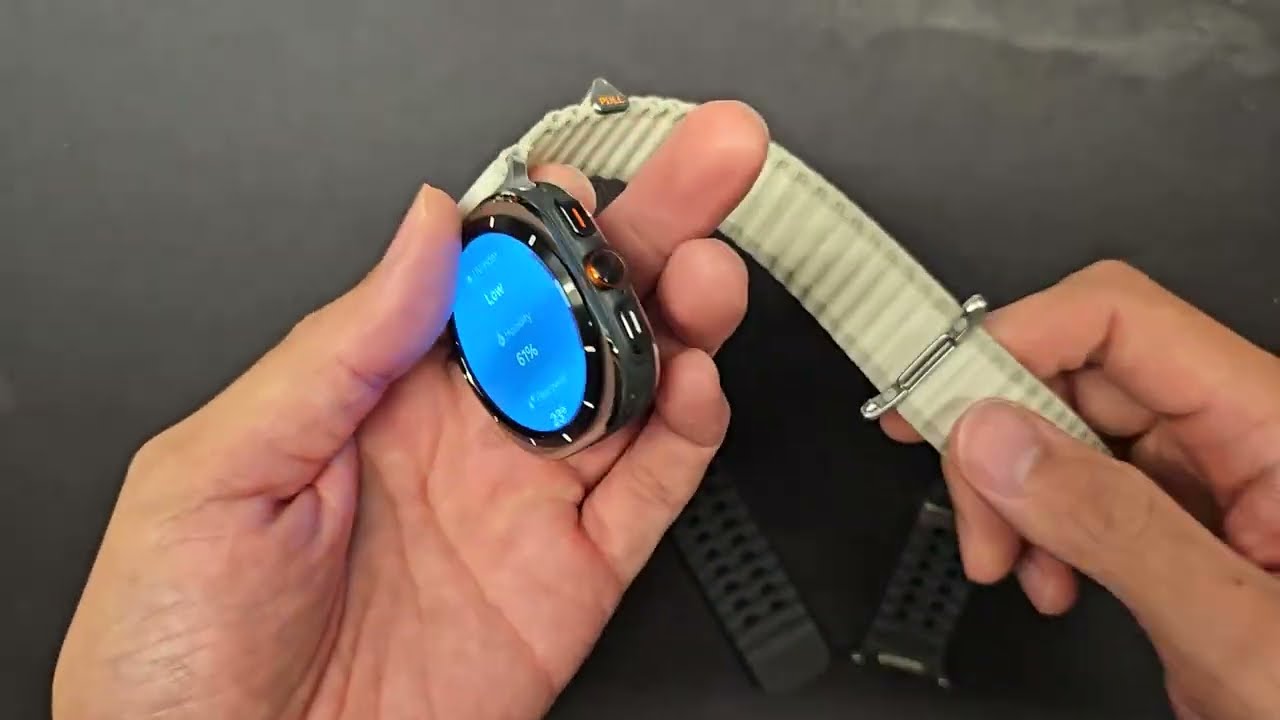26-O Samsung Galaxy Watch Ultra Trail Band in White Sand