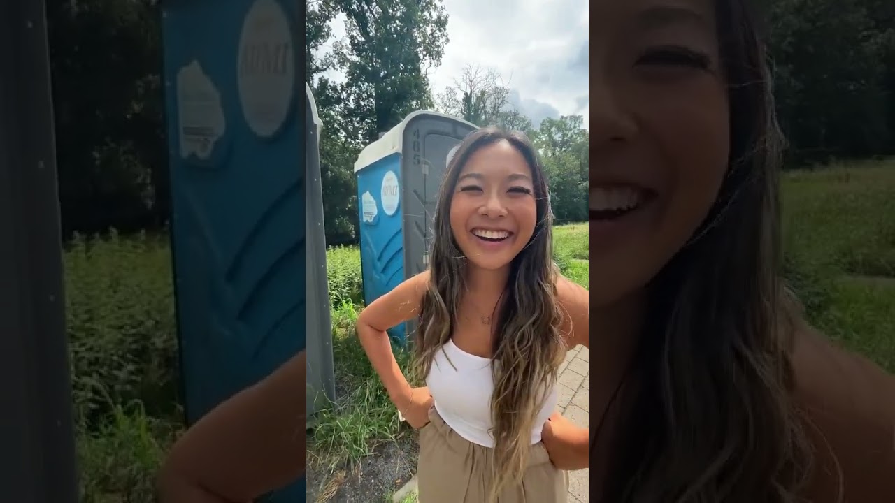 Sie ekelt sich vor Dixi Klo 😂