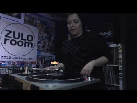 Julia Pé (Zulo Room)