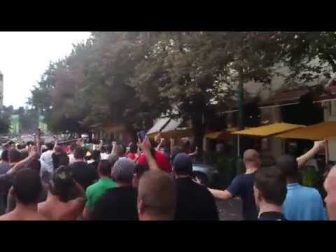 2500 Feyenoord supporters singing.