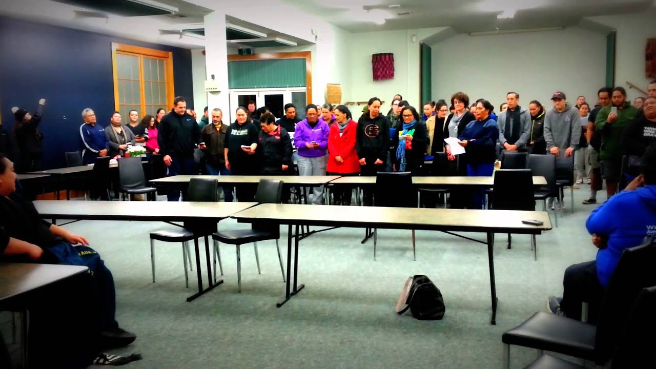 HE WAIATA AROHA Ko koe tēnā e Hī, nā Te Wharehuia Milroy ngā kupu i