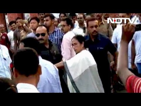 Mamata Banerjee के सामने Jai Shri Ram के नारे, हिरासत में लिए गए 10 युवा