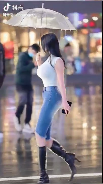 Chinese model on streets #shorts #beautiful #chinese #viralvideo #viral #catwalk #reels